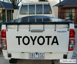 Item TOYOTA HILUX 2011 for Sale