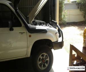 Item 2001 toyota hilux extra cab 2.7 petrol for Sale